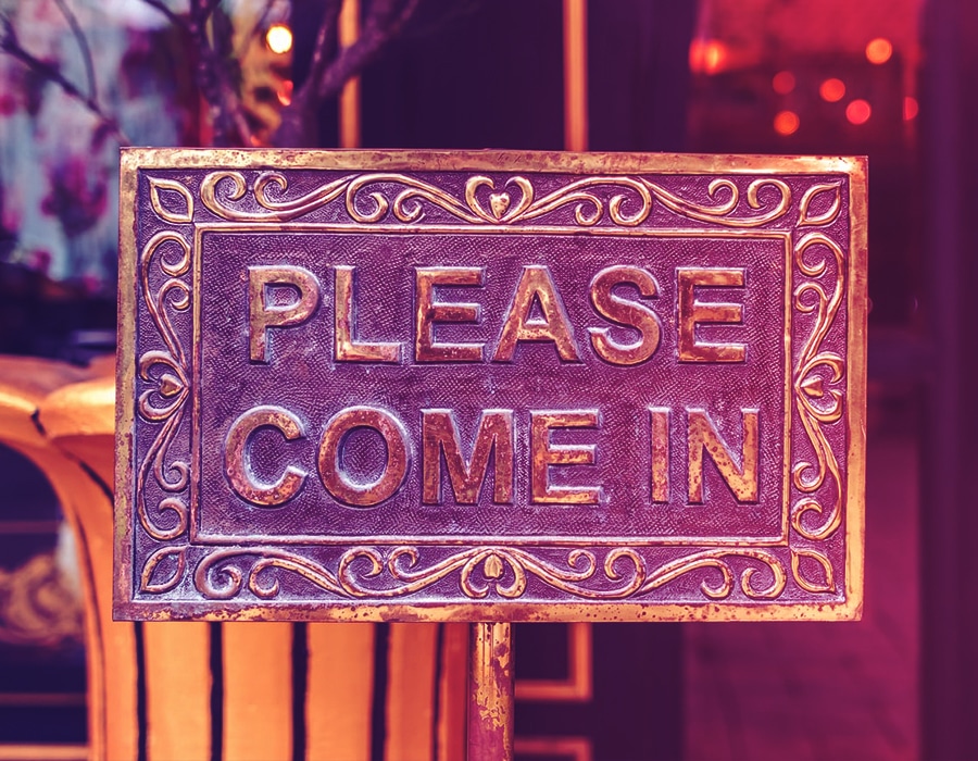 How to start conversations with potential clients on your website